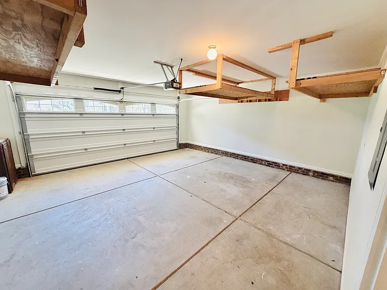 312 Ashmore Ln — Photo 6