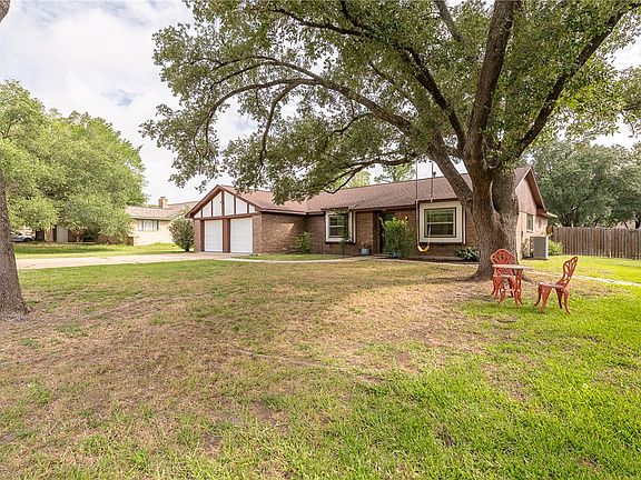 3rd image of 1803 Southwood Dr
