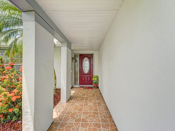 5th image of 571 SE Seahouse Drive