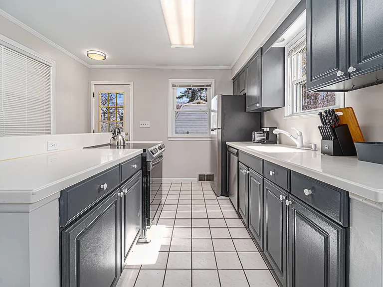 3335 Williams St — Photo 11