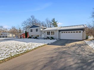 1746 Palisade Cir, Eagan, MN 55122