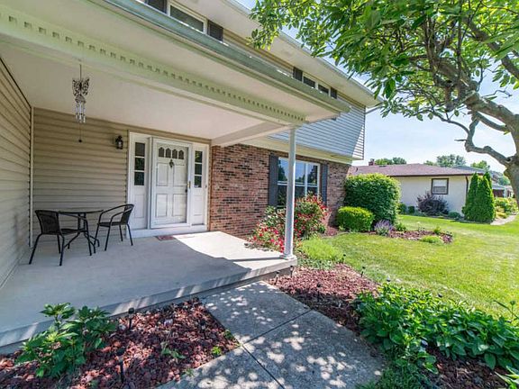 2nd image of 9864 Shalemar Dr NW