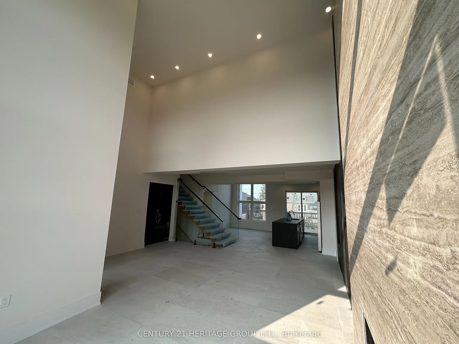5 bed, $3,500 — Photo 2