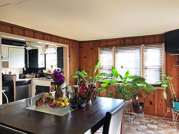 4th image of 3007 Ambrose Ave