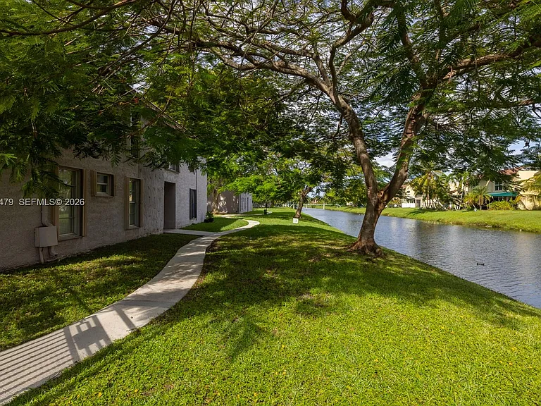 10385 N Kendall Dr #P1 — Photo 19