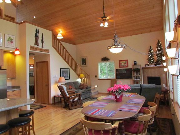 An open, vaulted great room greets you, and the natural wood & granite features keep you.