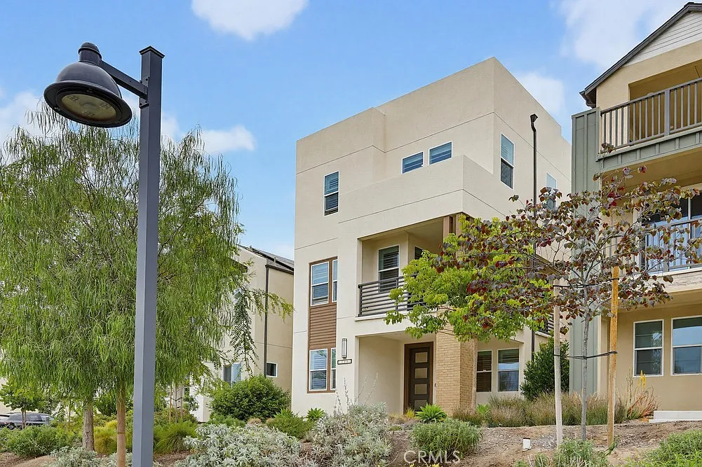 4 bed, 3.5 bath, 2732 sqft, $5,980 — Photo 4