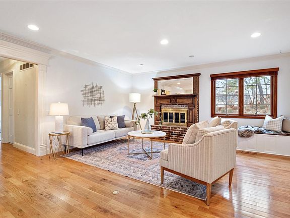 3rd image of 723 Aramis Dr