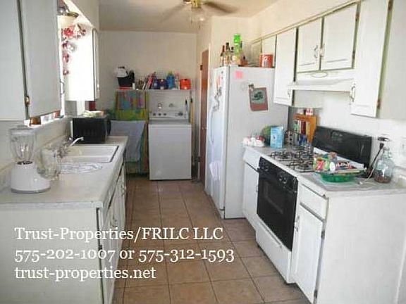 Kitchen w/ new Fridge
