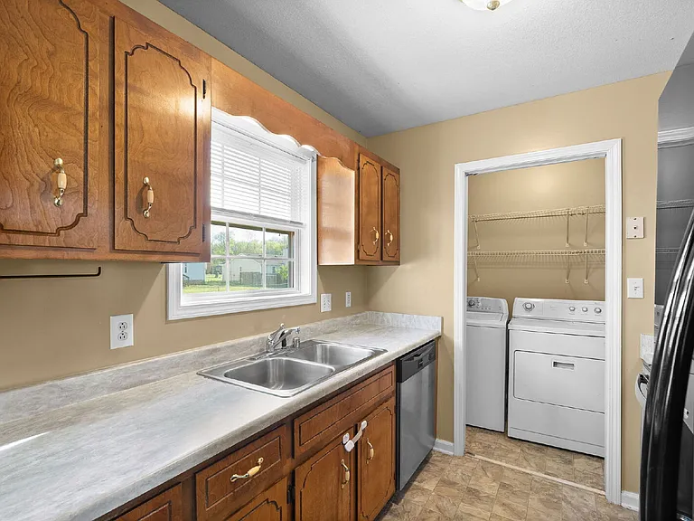 521 Gainey Dr — Photo 11