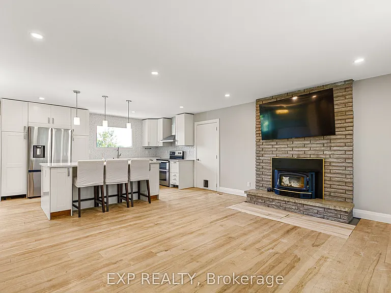 10 Queen Anne Cres — Photo 8