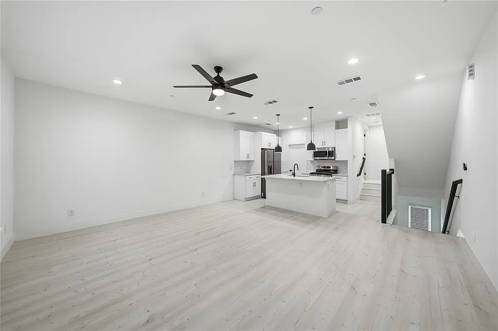 2 bed, 2.5 bath, 1755 sqft, $2,850 — Photo 2