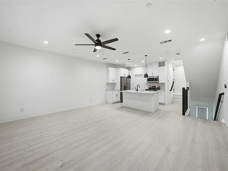 7207 Mohawk Dr #106 — Photo 2