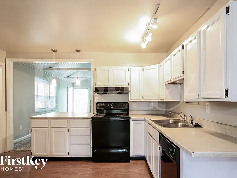 505 Vista Dr — Photo 6