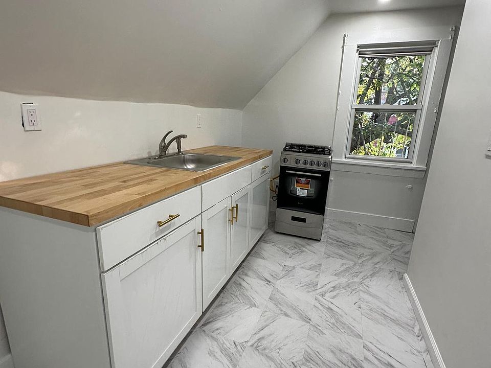 1st image of 270 Summit Ave #3