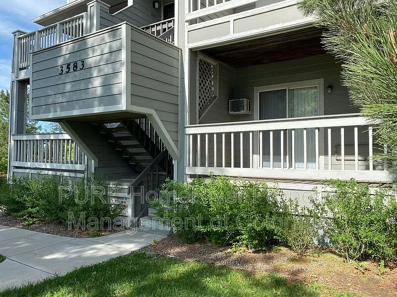 1 bed, 1.0 bath, 527 sqft, $1,200 — Photo 2