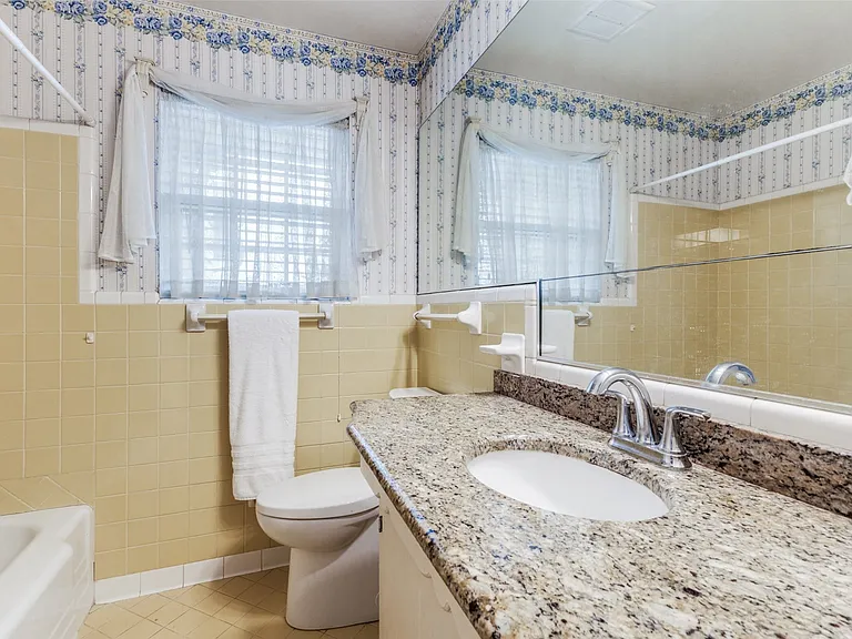 9210 Larchwood Dr — Photo 7