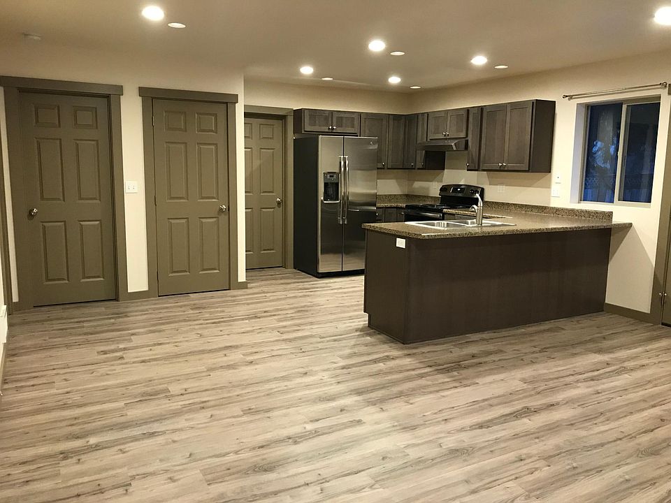 Open living room 17'x12' to kitchen 17'x11' design
