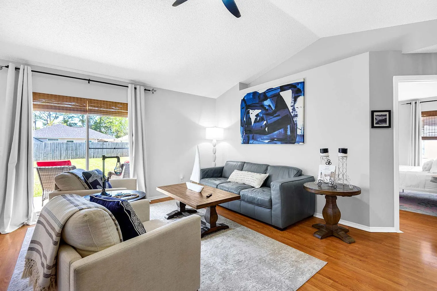 3 bed, 2.0 bath, 1313 sqft, $3,134 — Photo 4