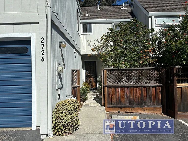 2726 Hampton Ln — Photo 2