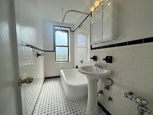 5th image of 47 Seaman Ave #4B