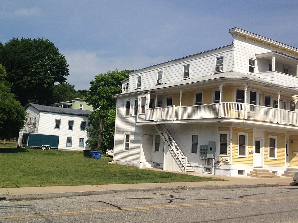 28-30 Hunters Ave #30-1