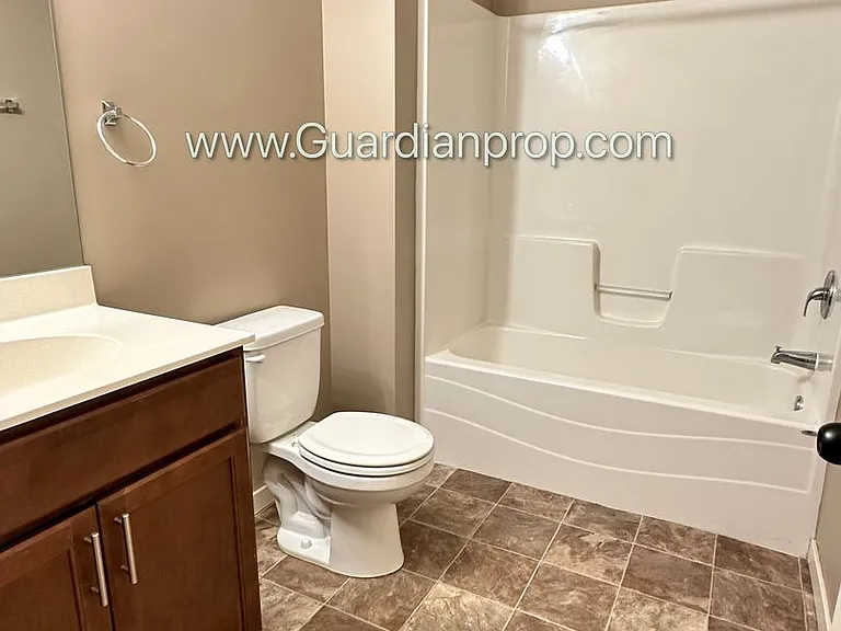 11950 Emery Village Dr N — Photo 14