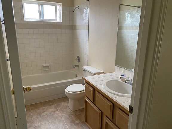 4th image of 321 Marietta Ct