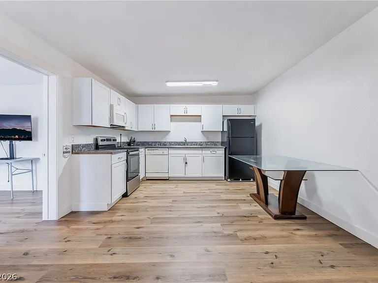 1610 E Ogden Ave — Photo 35
