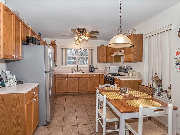 5th image of 14 Greenbriar Ct