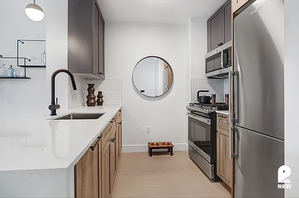 Rented by REZI | media 26