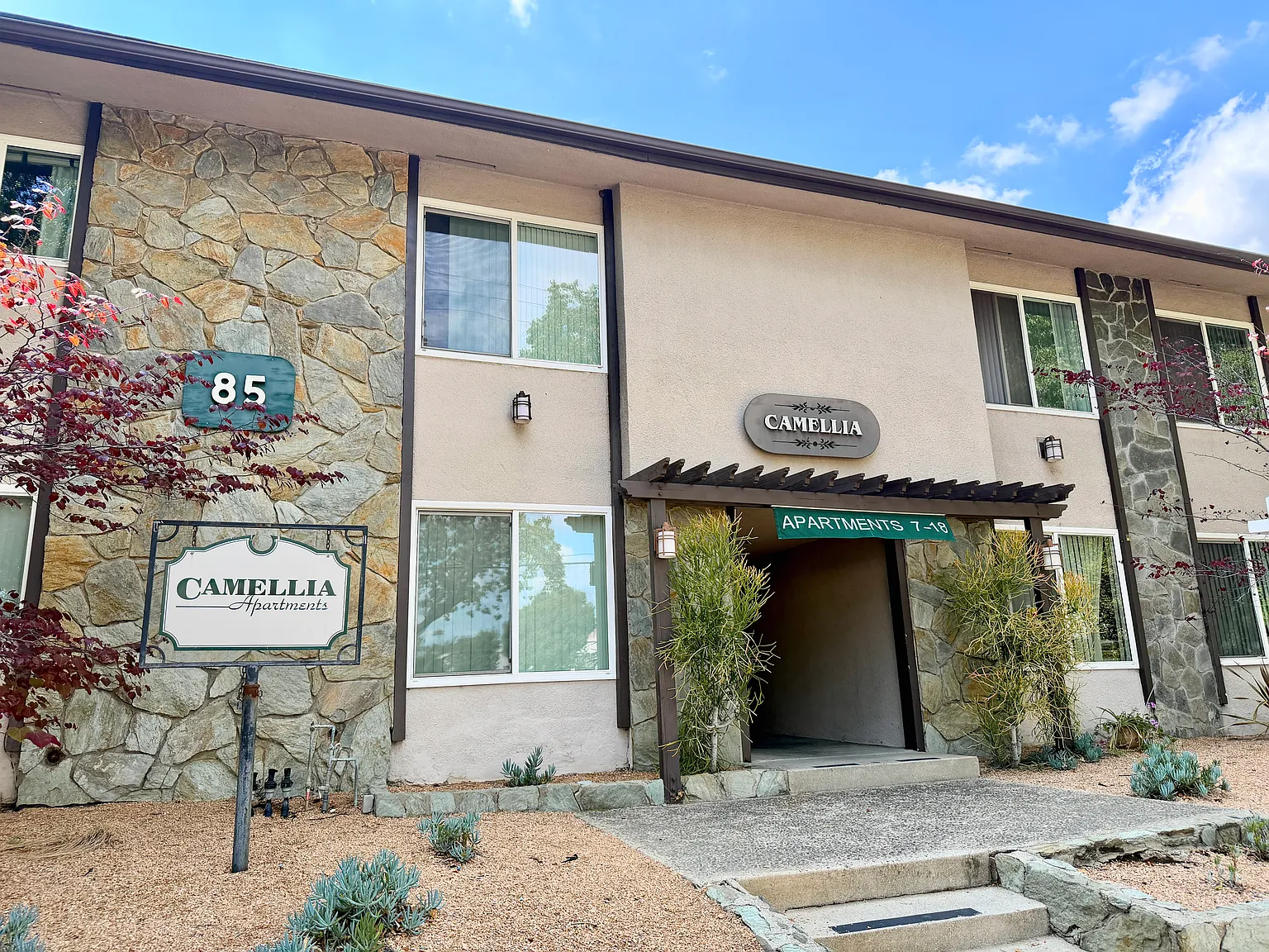 1 bed, 1.0 bath, 817 sqft, $2,075 — Photo 1