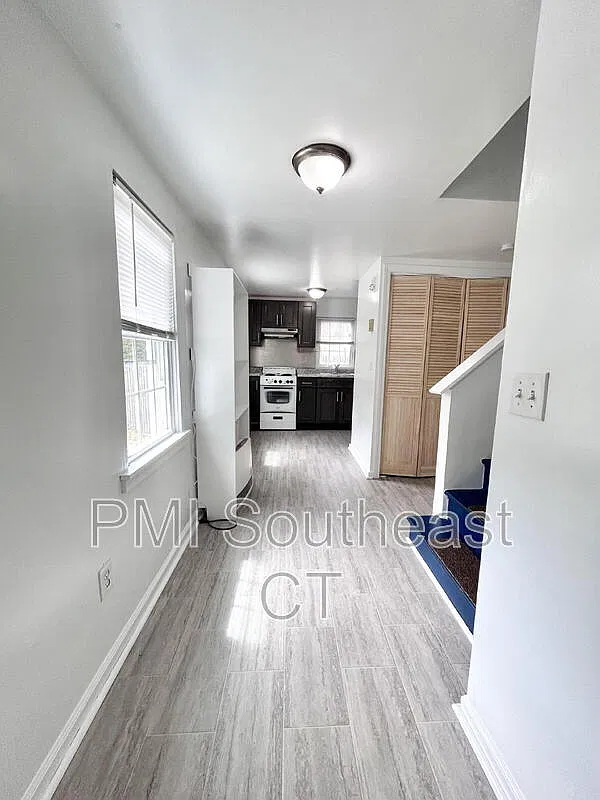 2 bed, 1.0 bath, 1450 sqft, $1,625 — Photo 3