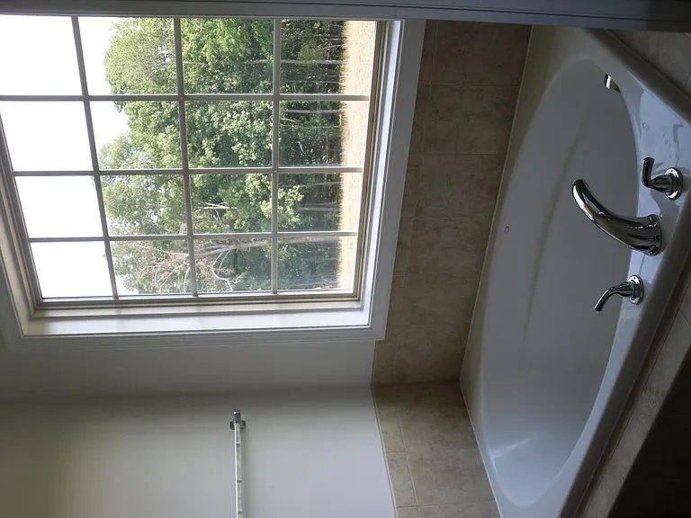 Master Bath tub