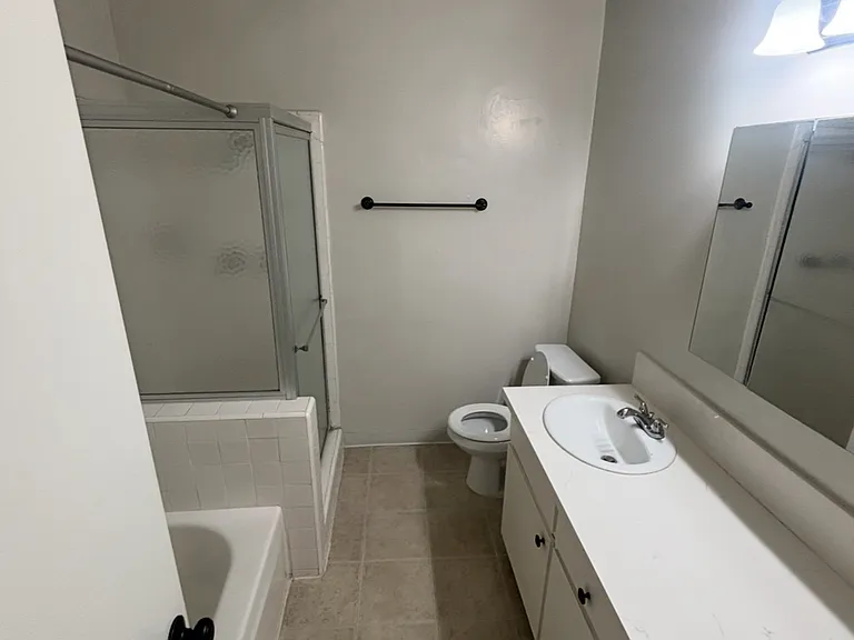 Poinsettia Apartments — Photo 11