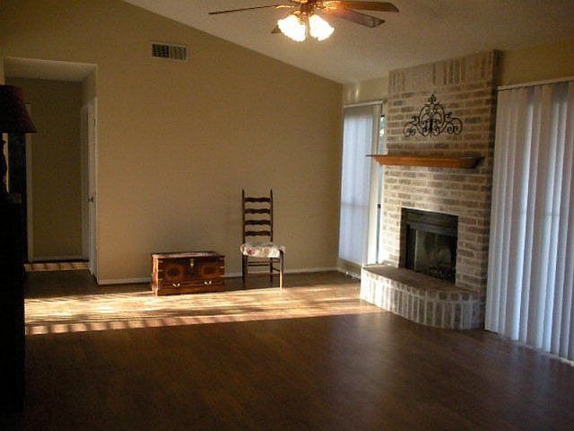 1st image of 704 Queenswood Trl