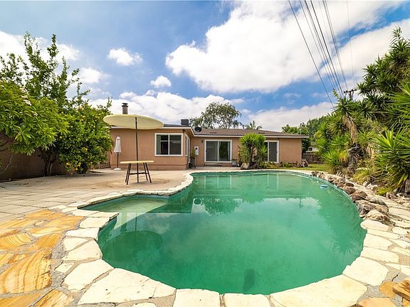 2nd image of 2601 Bruce Ln