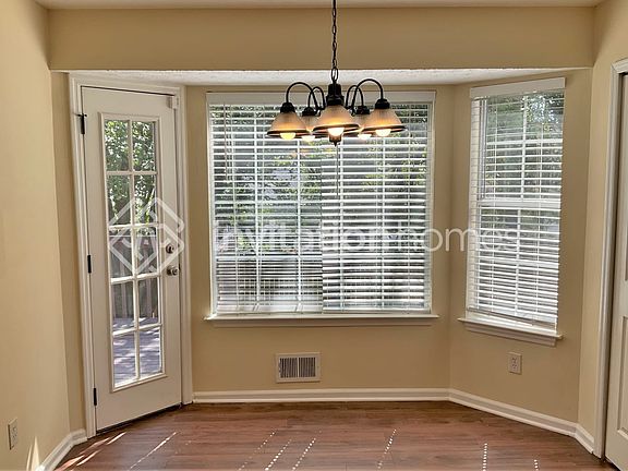 4th image of 3584 Dyer Parke Ln SW