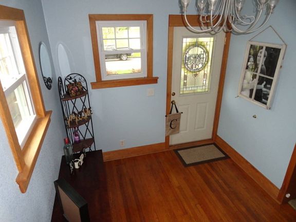 3rd image of 412 S 10th St