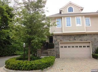 2 Kensington Ct, Tenafly, NJ 07670
