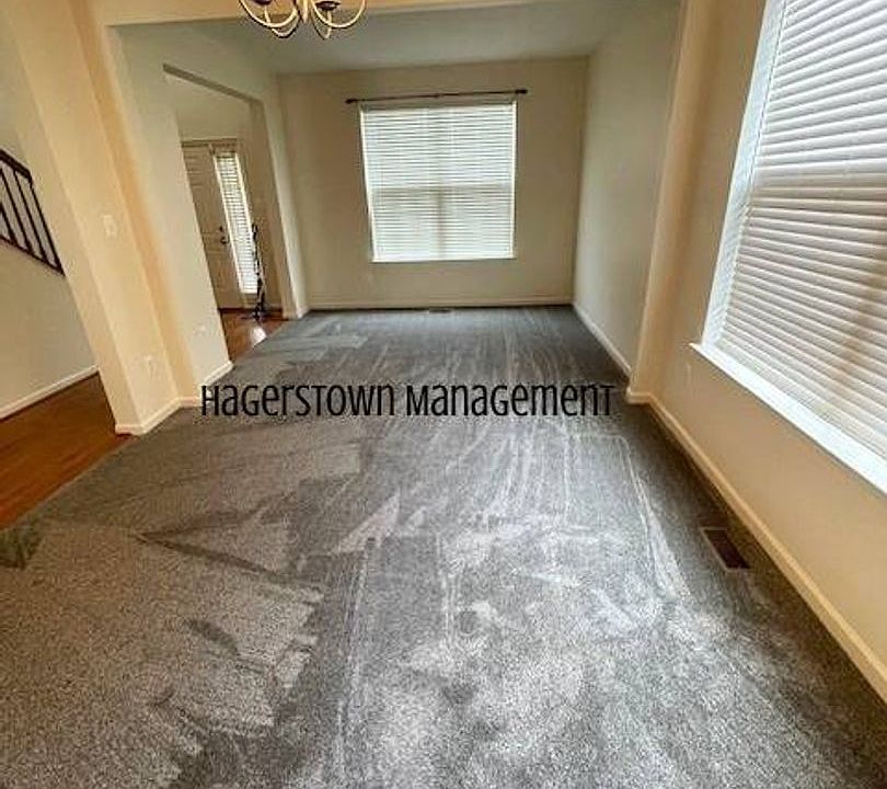 Y★★790 ジョン 13038 Nittany Lion Cir, Hagerstown, MD 21740 | Zillow