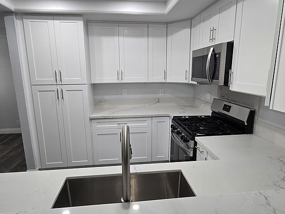 3rd image of 3645 San Vincente Ln