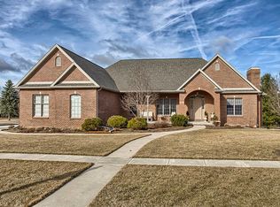 1213 Alydar Dr, Mahomet, IL 61853