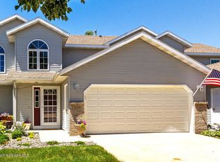 2609 Viola Heights Dr NE, Rochester, MN 55906