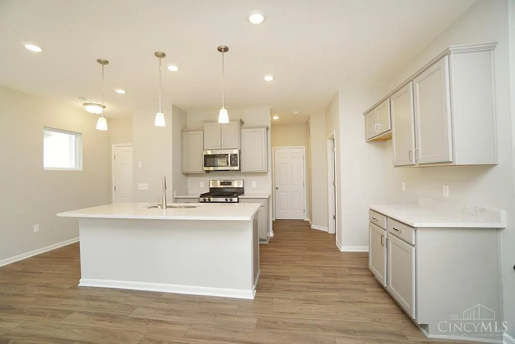 3 bed, 1548 sqft, $2,500 — Photo 3