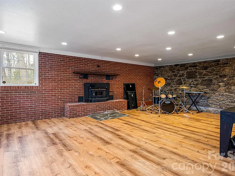 233 Church Rd — Photo 13