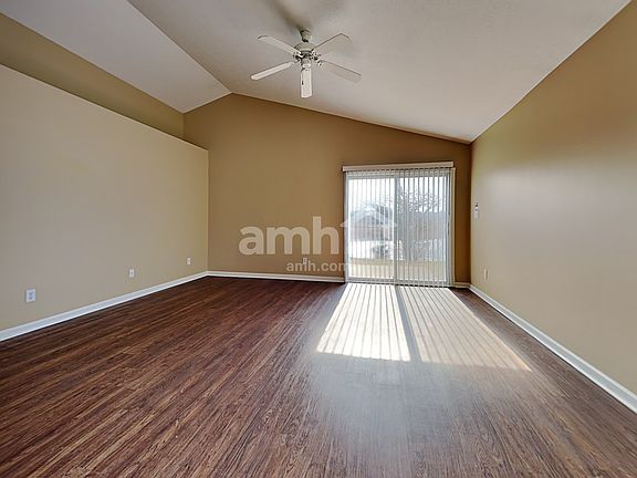 4th image of 409 E Clear Lake Ln