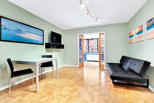 Sold by R New York | media 1