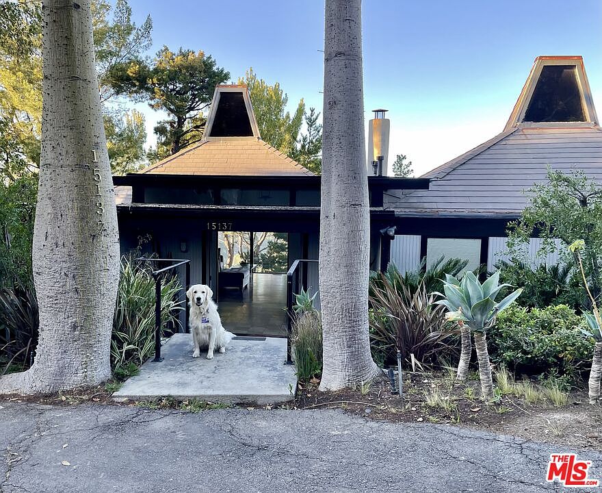 1st image of 15137 Mulholland Dr