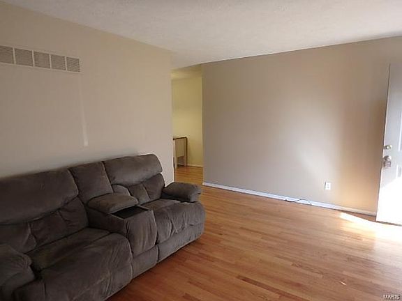 3rd image of 1415 Thrush Ln